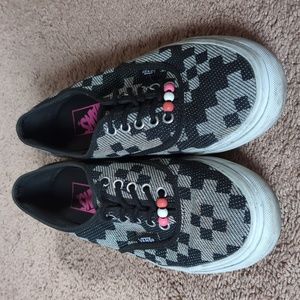 Vans - Women's 7 / Men's 5.5 Sneakers
